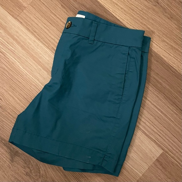 Old Navy Women’s Dark Teal ‘The Everyday Short’ in Size 6 - Picture 2 of 4